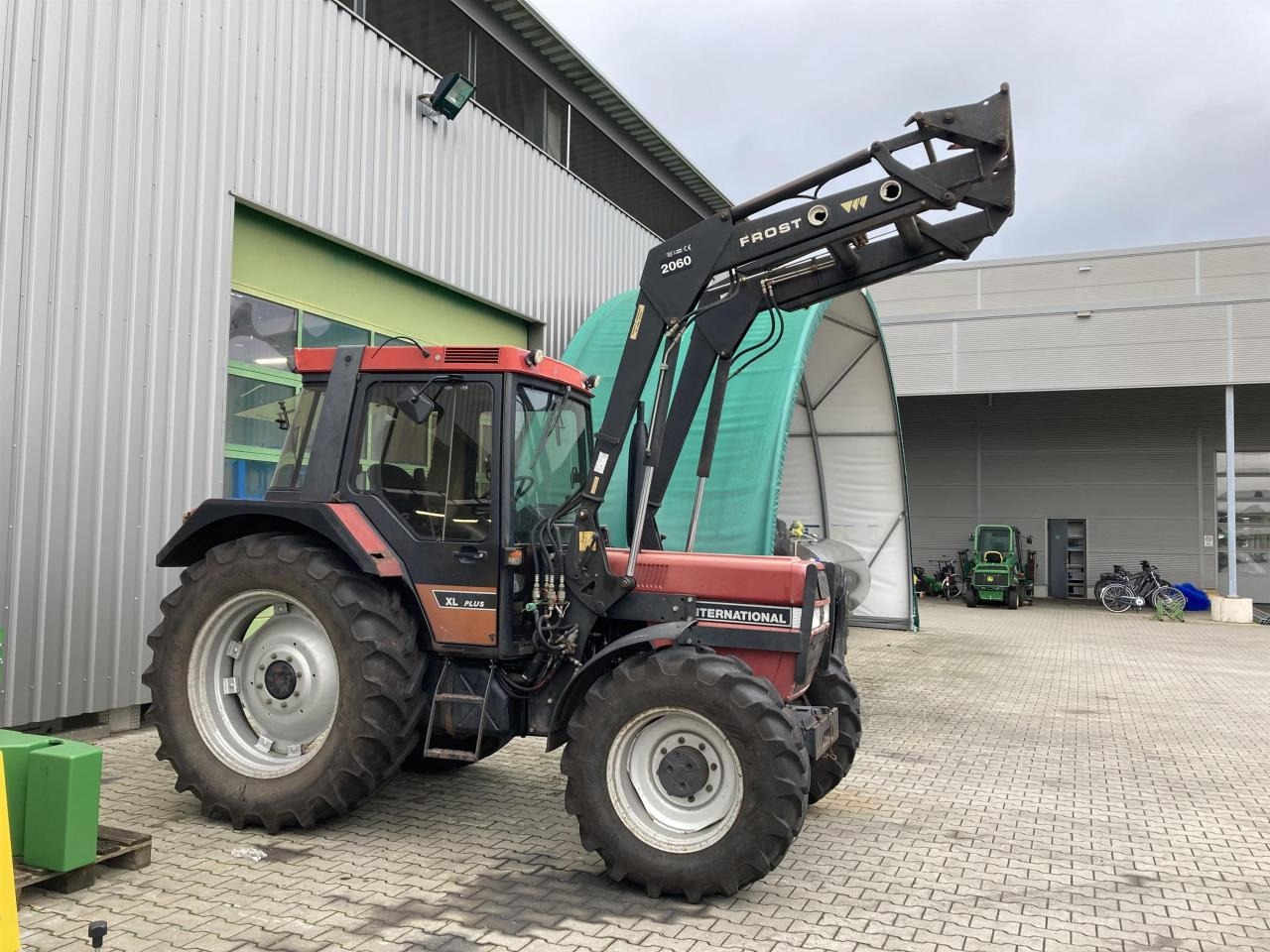 Case-IH 844 XL Plus - Traktor: obrázok 5 Case-IH 844 XL Plus - Traktor: obrázok 5