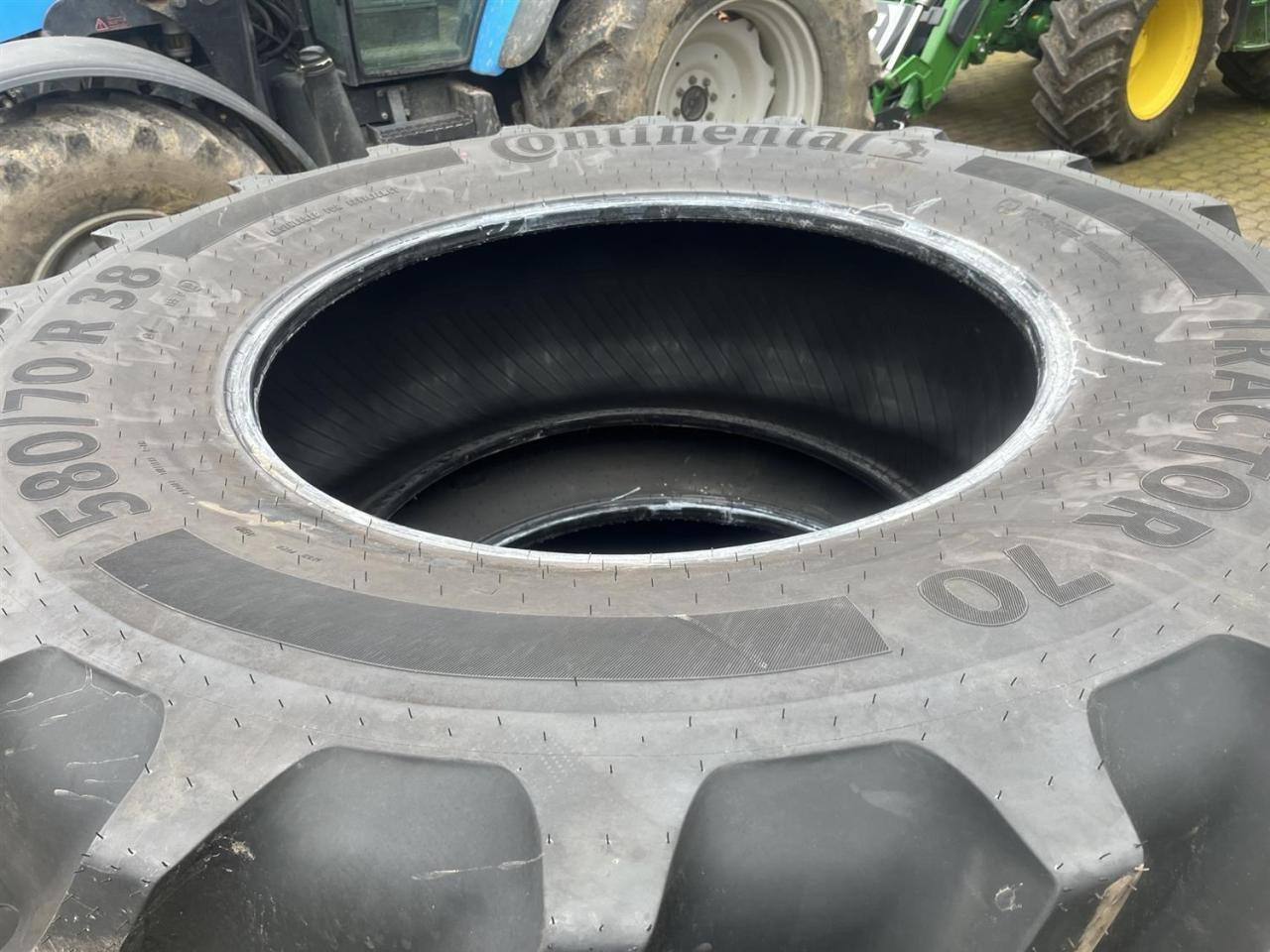 Continental 580/70R38 - Pneumatika pre Poľnohospodárske stroje: obrázok 3 Continental 580/70R38 - Pneumatika pre Poľnohospodárske stroje: obrázok 3
