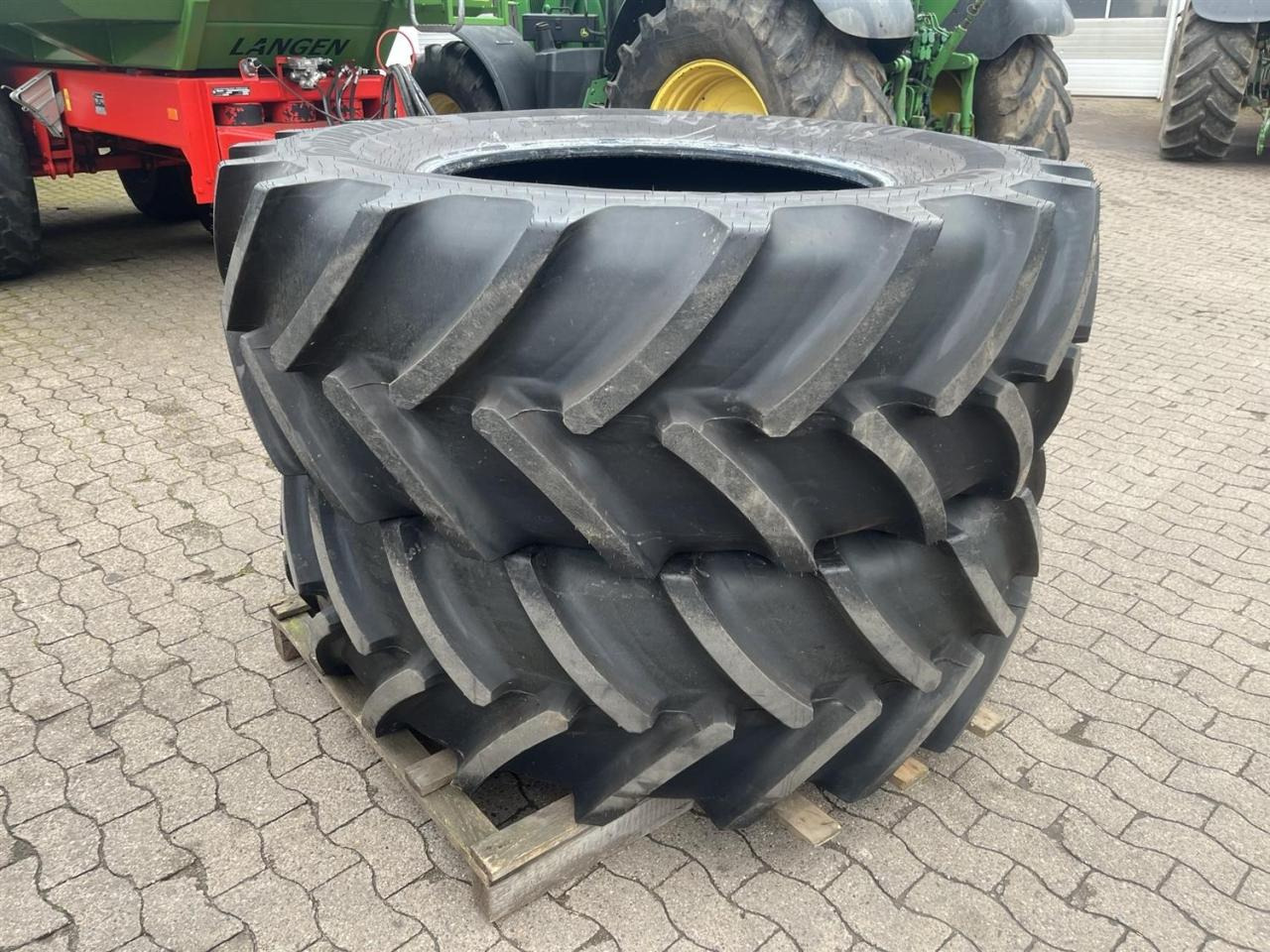 Continental 580/70R38 - Pneumatika pre Poľnohospodárske stroje: obrázok 1 Continental 580/70R38 - Pneumatika pre Poľnohospodárske stroje: obrázok 1