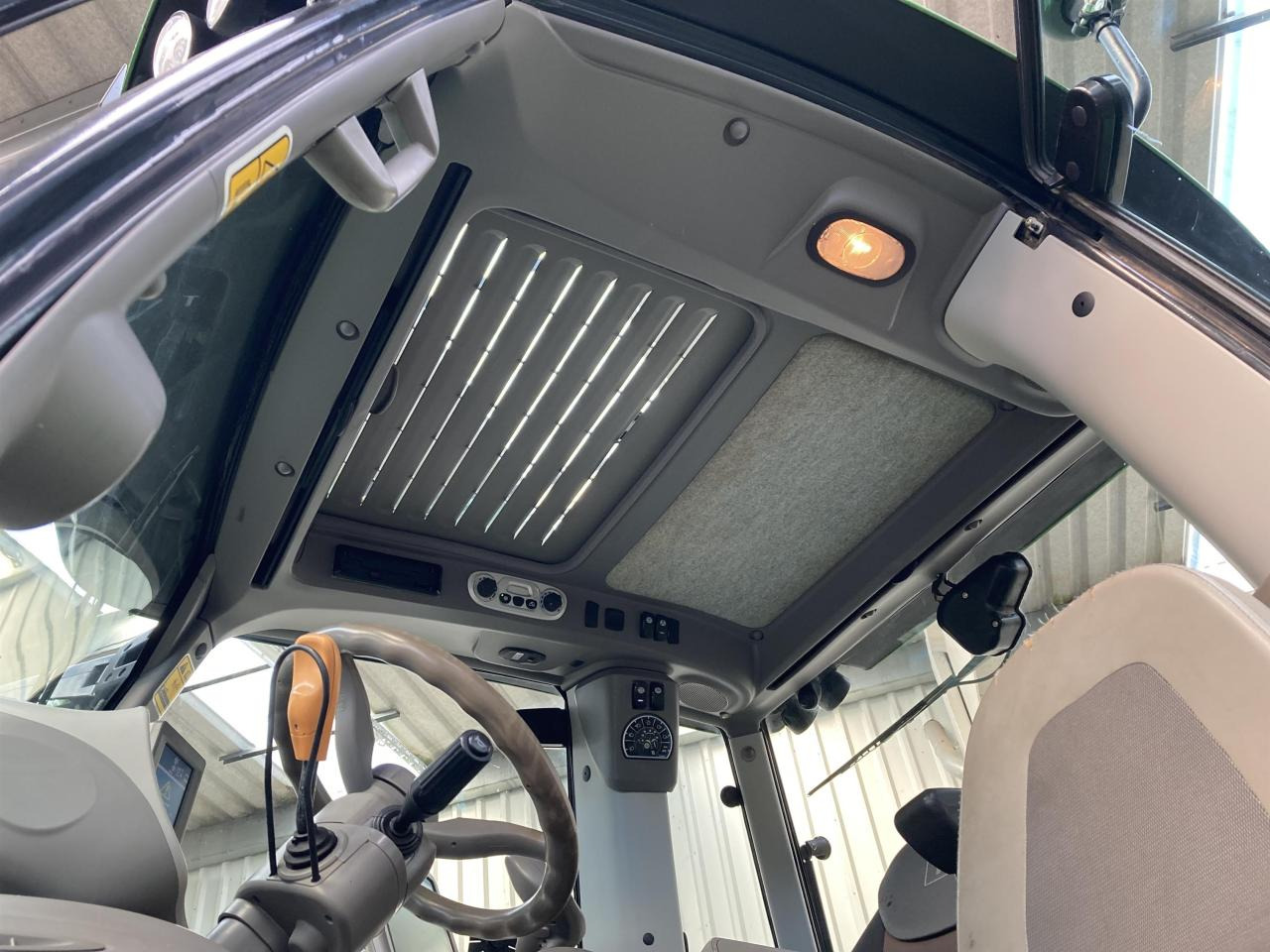 Traktor Deutz-Fahr 7250 TTV: obrázok 10 Traktor Deutz-Fahr 7250 TTV: obrázok 10