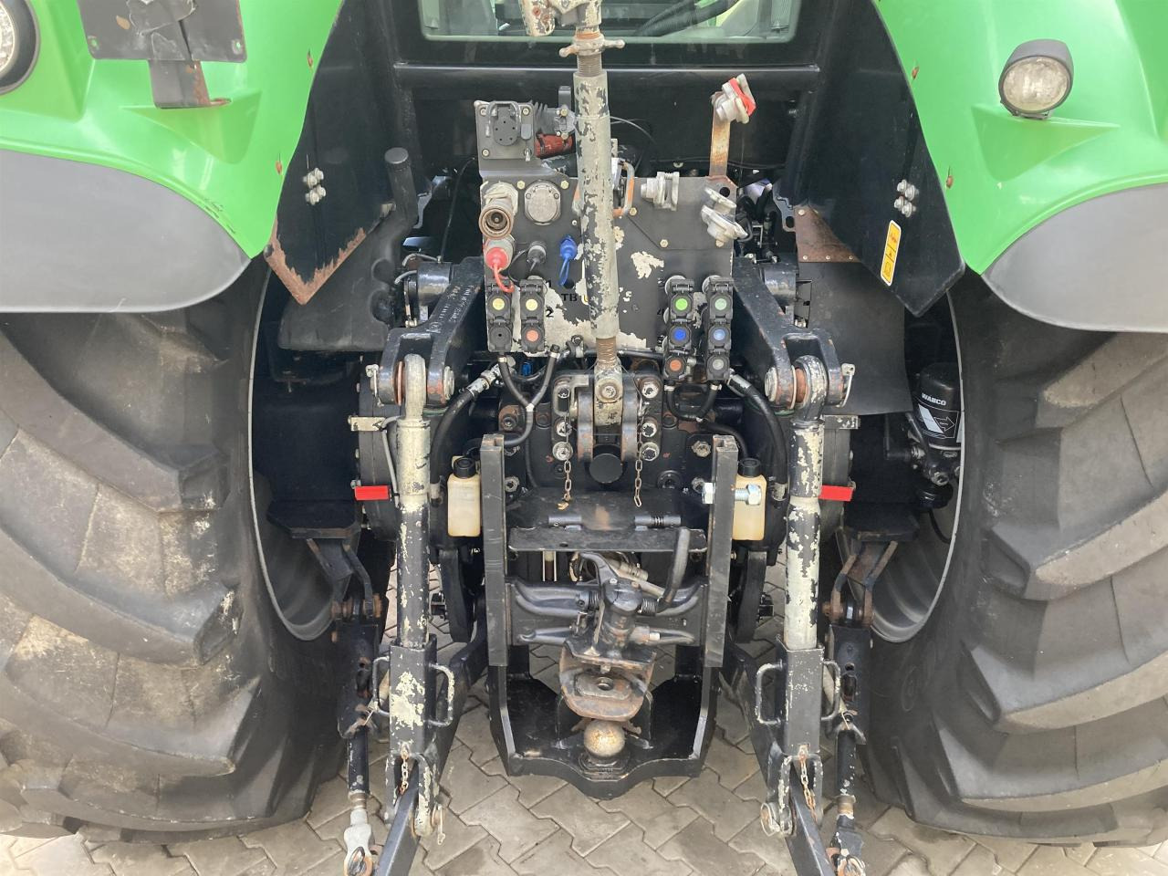 Traktor Deutz-Fahr 7250 TTV: obrázok 8 Traktor Deutz-Fahr 7250 TTV: obrázok 8