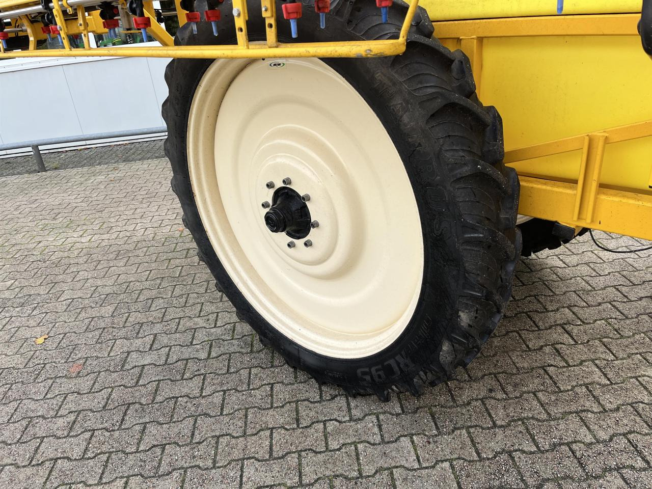 Dubex TYNDOR 2300 ltr. - Ťahaný postrekovač: obrázok 3 Dubex TYNDOR 2300 ltr. - Ťahaný postrekovač: obrázok 3