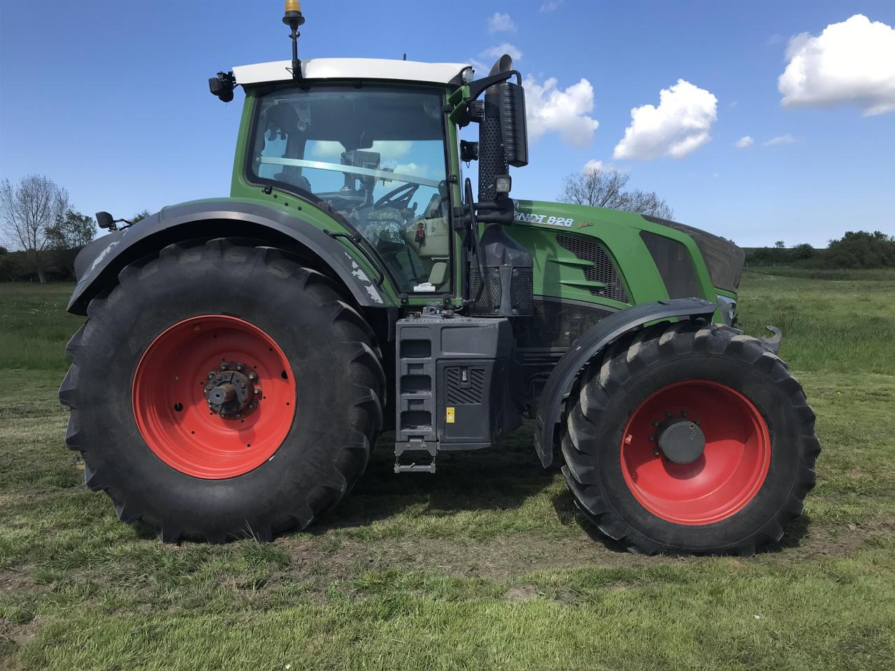 Fendt 828 Vario - Traktor: obrázok 2 Fendt 828 Vario - Traktor: obrázok 2