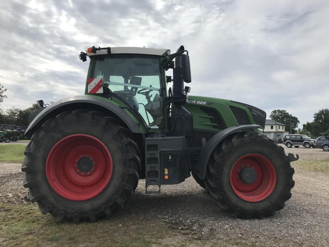 Fendt 828 Vario Profi Plus - Traktor: obrázok 2 Fendt 828 Vario Profi Plus - Traktor: obrázok 2