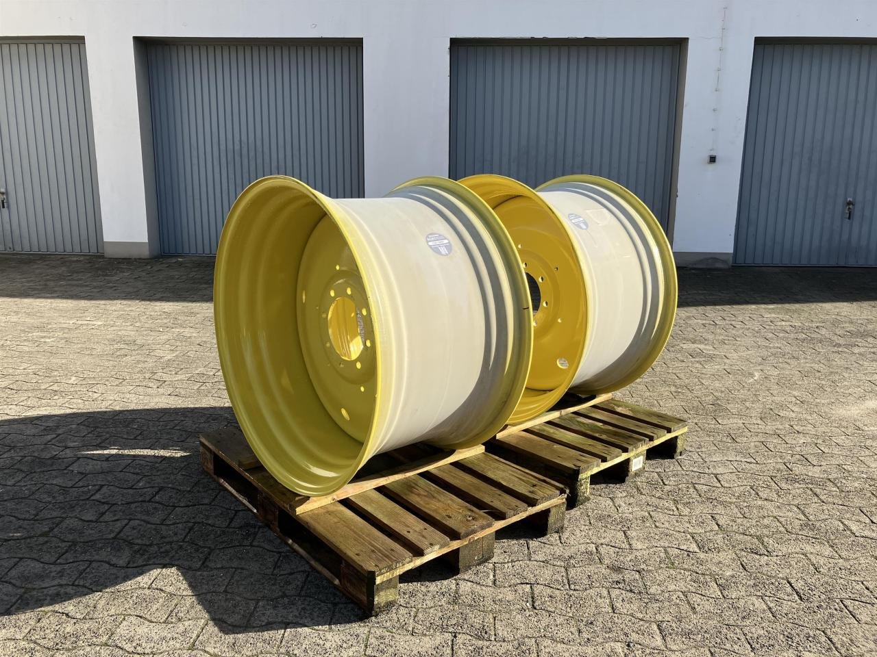 John Deere 23x38 - Pneumatika pre Poľnohospodárske stroje: obrázok 1 John Deere 23x38 - Pneumatika pre Poľnohospodárske stroje: obrázok 1