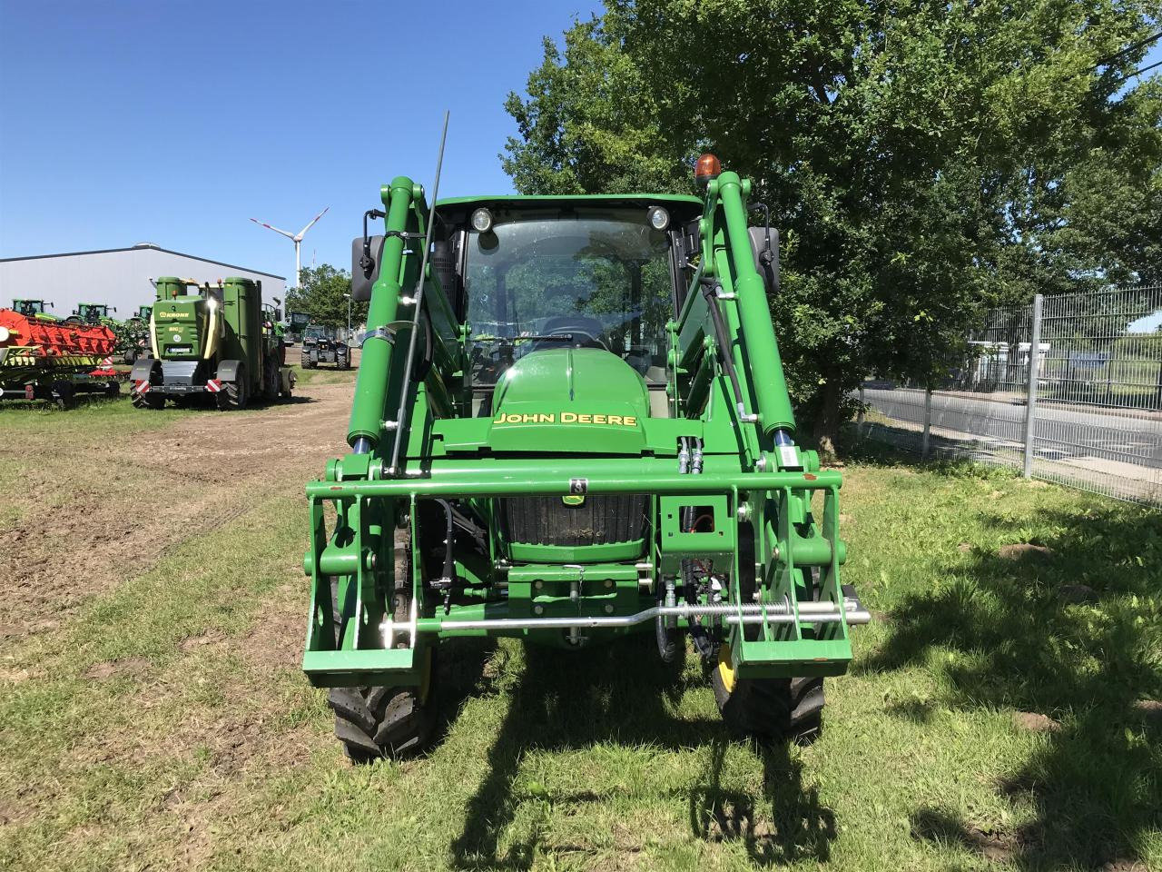 John Deere 5075E - Traktor: obrázok 4 John Deere 5075E - Traktor: obrázok 4