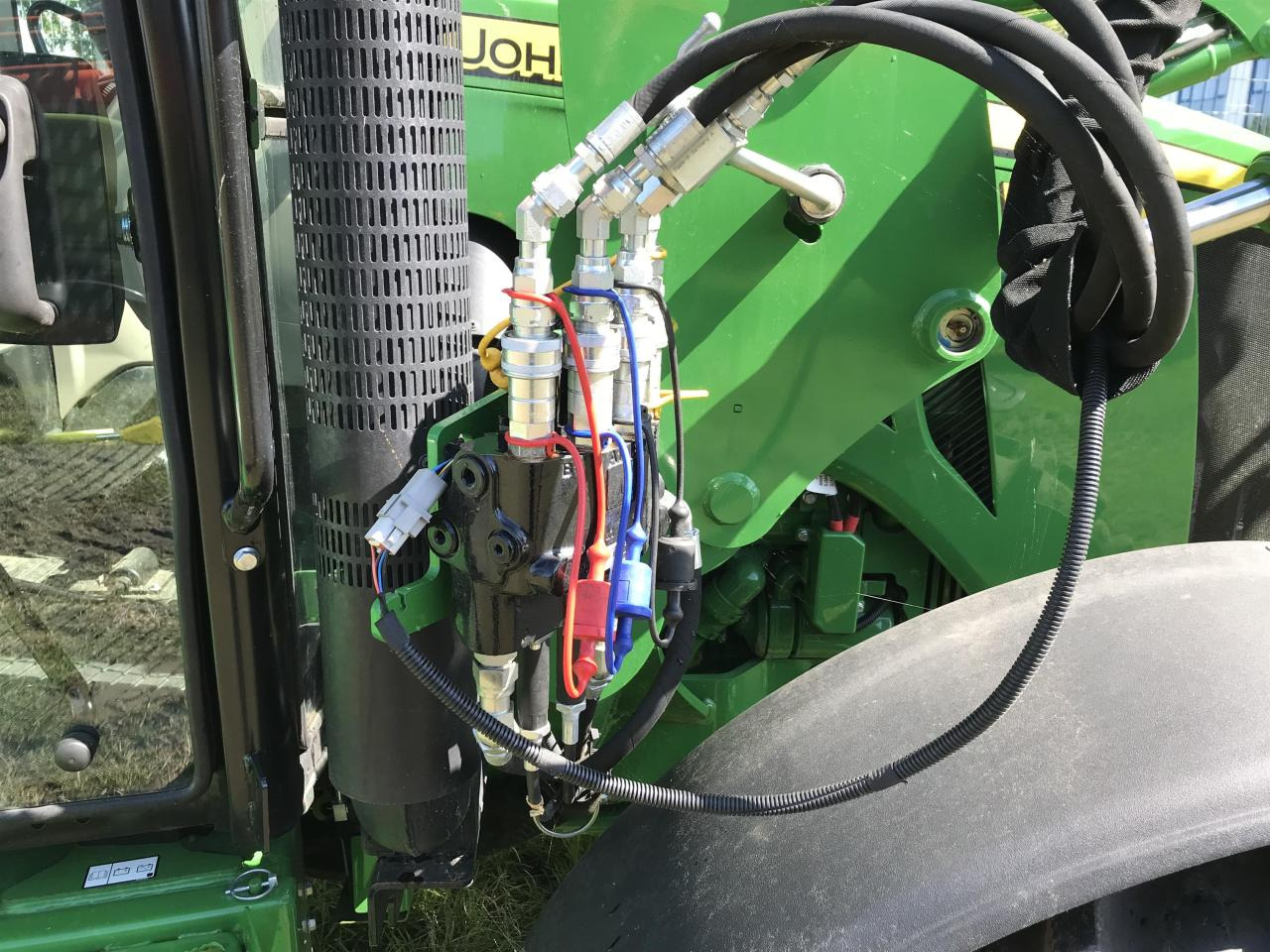 John Deere 5075E - Traktor: obrázok 5 John Deere 5075E - Traktor: obrázok 5