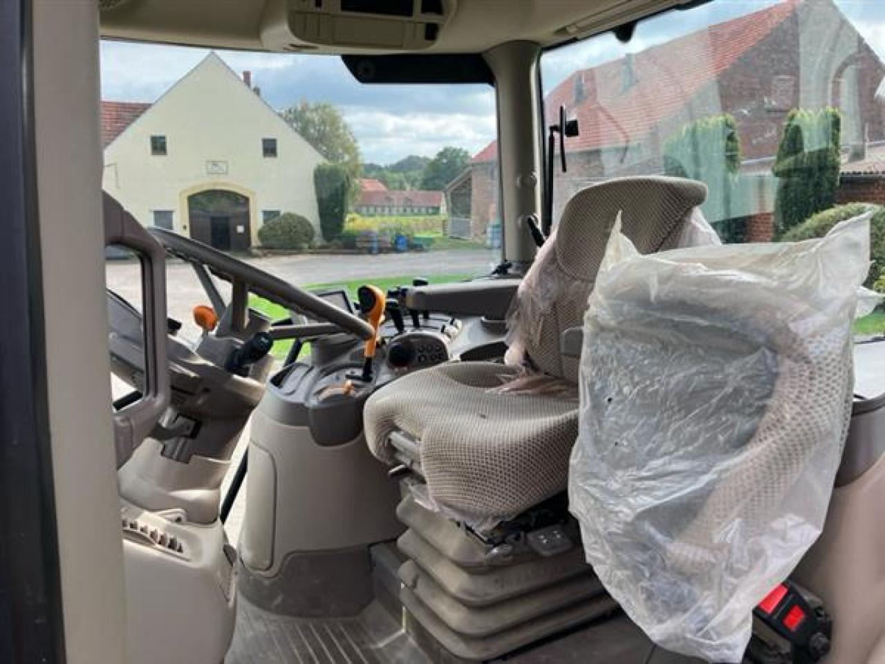 Traktor John Deere 6130R: obrázok 19 Traktor John Deere 6130R: obrázok 19