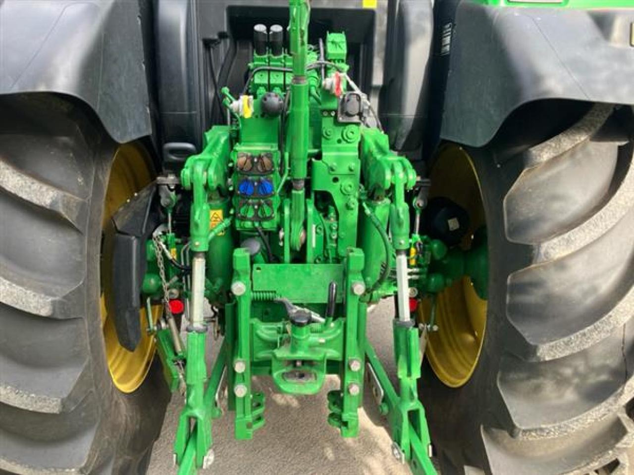 Traktor John Deere 6130R: obrázok 7 Traktor John Deere 6130R: obrázok 7