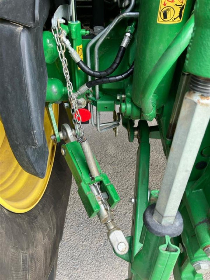 Traktor John Deere 6130R: obrázok 8 Traktor John Deere 6130R: obrázok 8