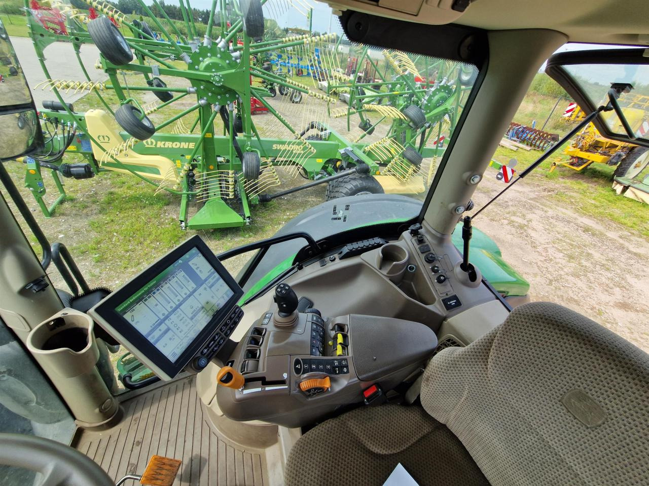 John Deere 6215R - Traktor: obrázok 5 John Deere 6215R - Traktor: obrázok 5