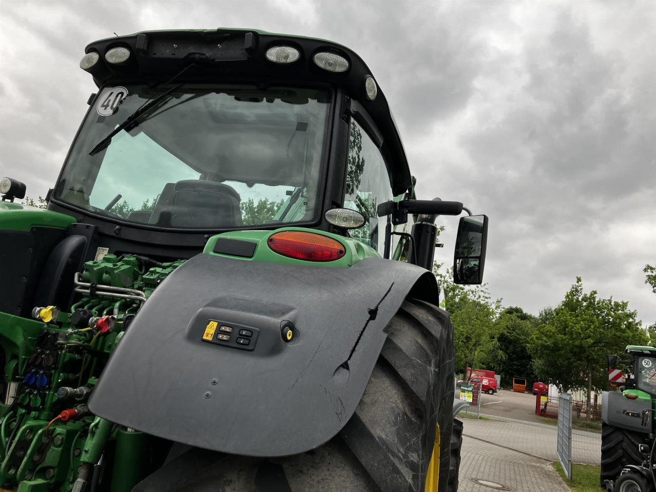 Traktor John Deere 6215R: obrázok 12