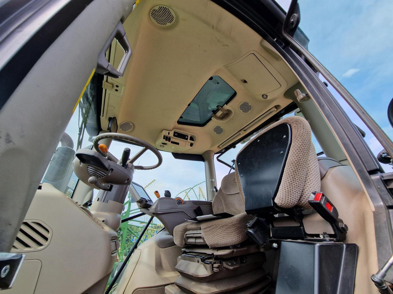 John Deere 6215R - Traktor: obrázok 4 John Deere 6215R - Traktor: obrázok 4