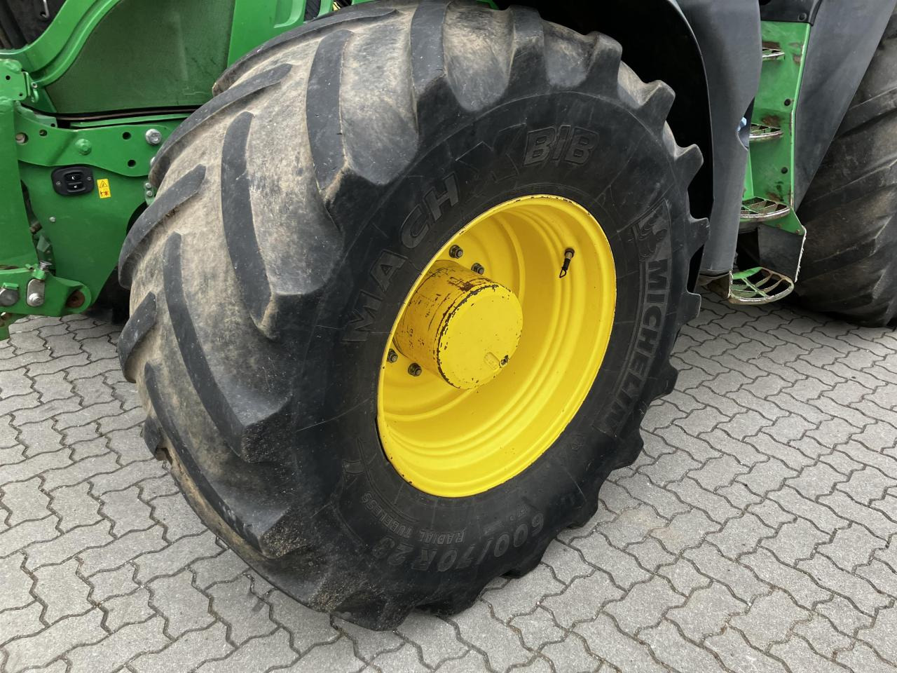 Traktor John Deere 6215R: obrázok 10