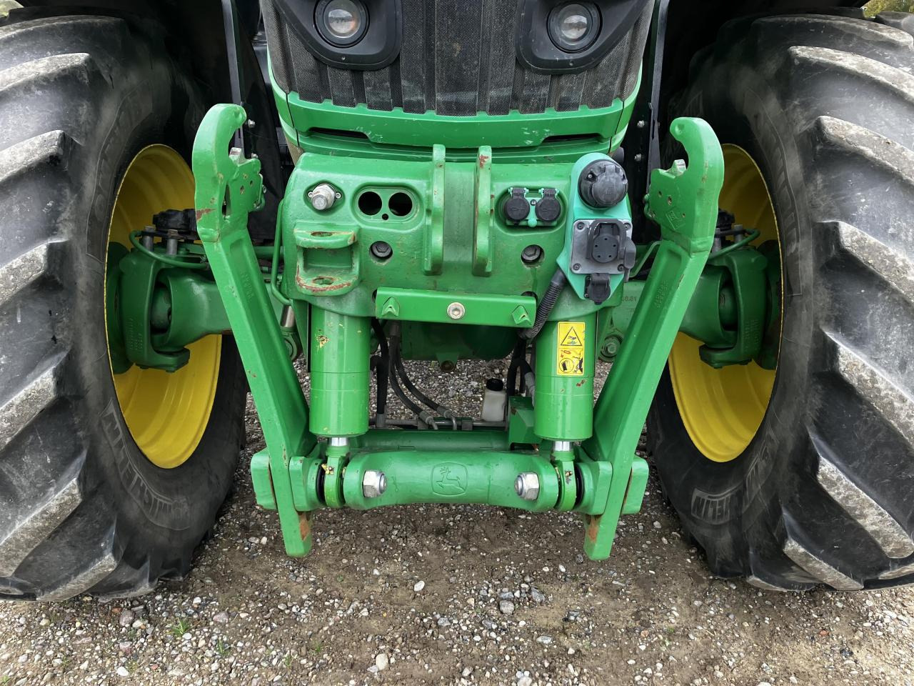 John Deere 6230R - Traktor: obrázok 4 John Deere 6230R - Traktor: obrázok 4