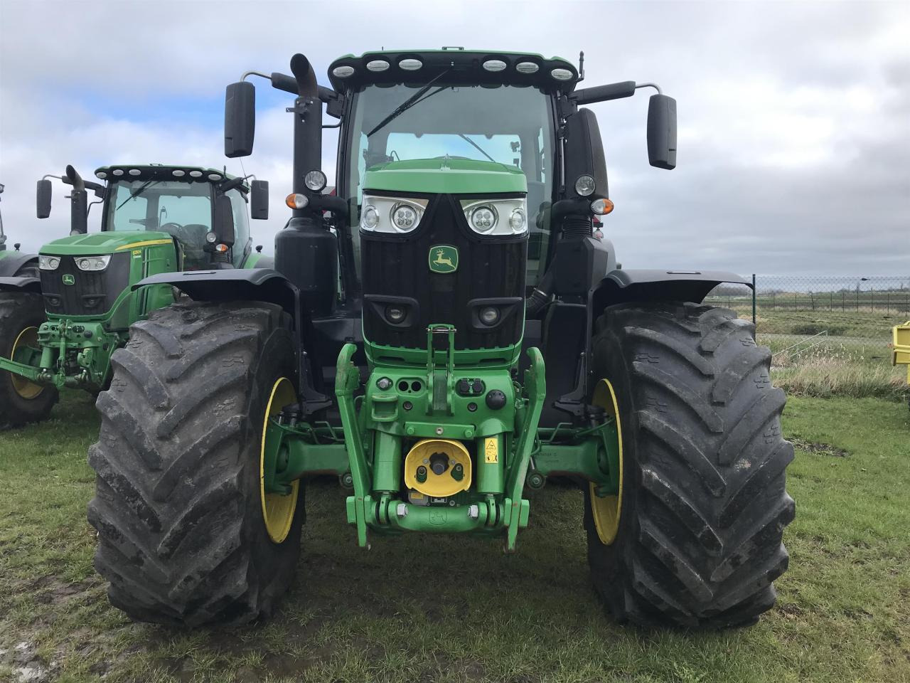 John Deere 6250R - Traktor: obrázok 3 John Deere 6250R - Traktor: obrázok 3