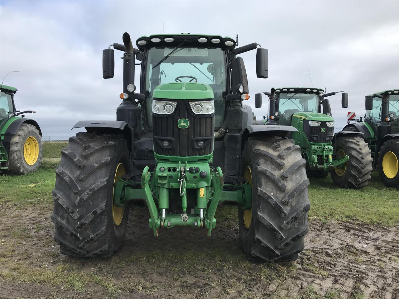 John Deere 6250R - Traktor: obrázok 3 John Deere 6250R - Traktor: obrázok 3