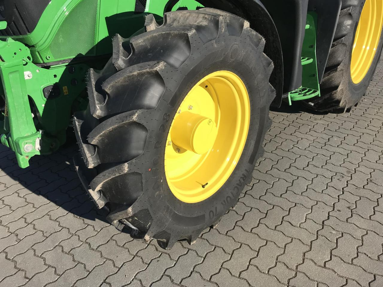 John Deere 6R 130 - Traktor: obrázok 4 John Deere 6R 130 - Traktor: obrázok 4