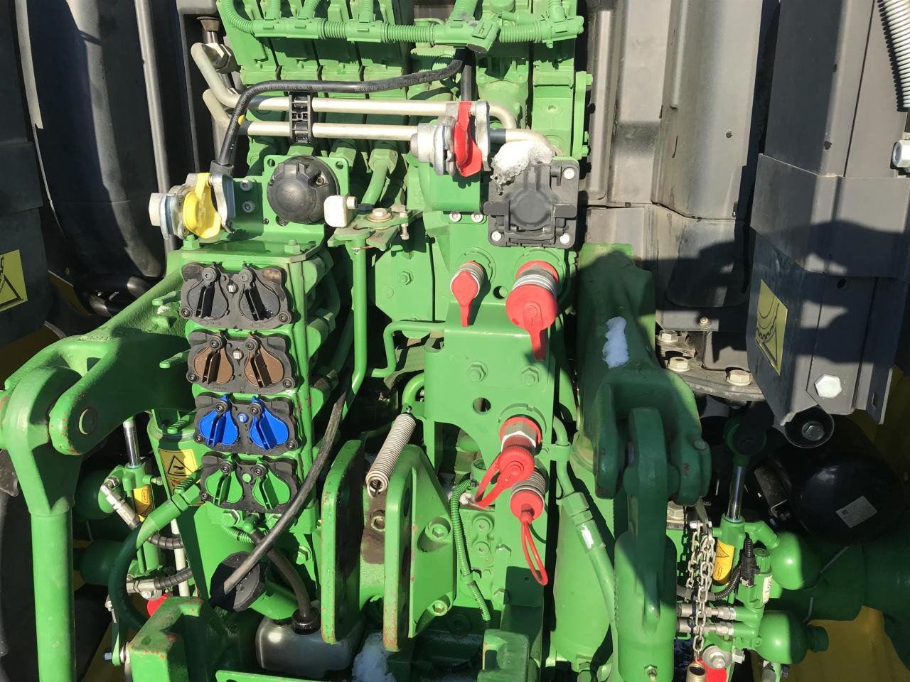 John Deere 6R 140 - Traktor: obrázok 4 John Deere 6R 140 - Traktor: obrázok 4