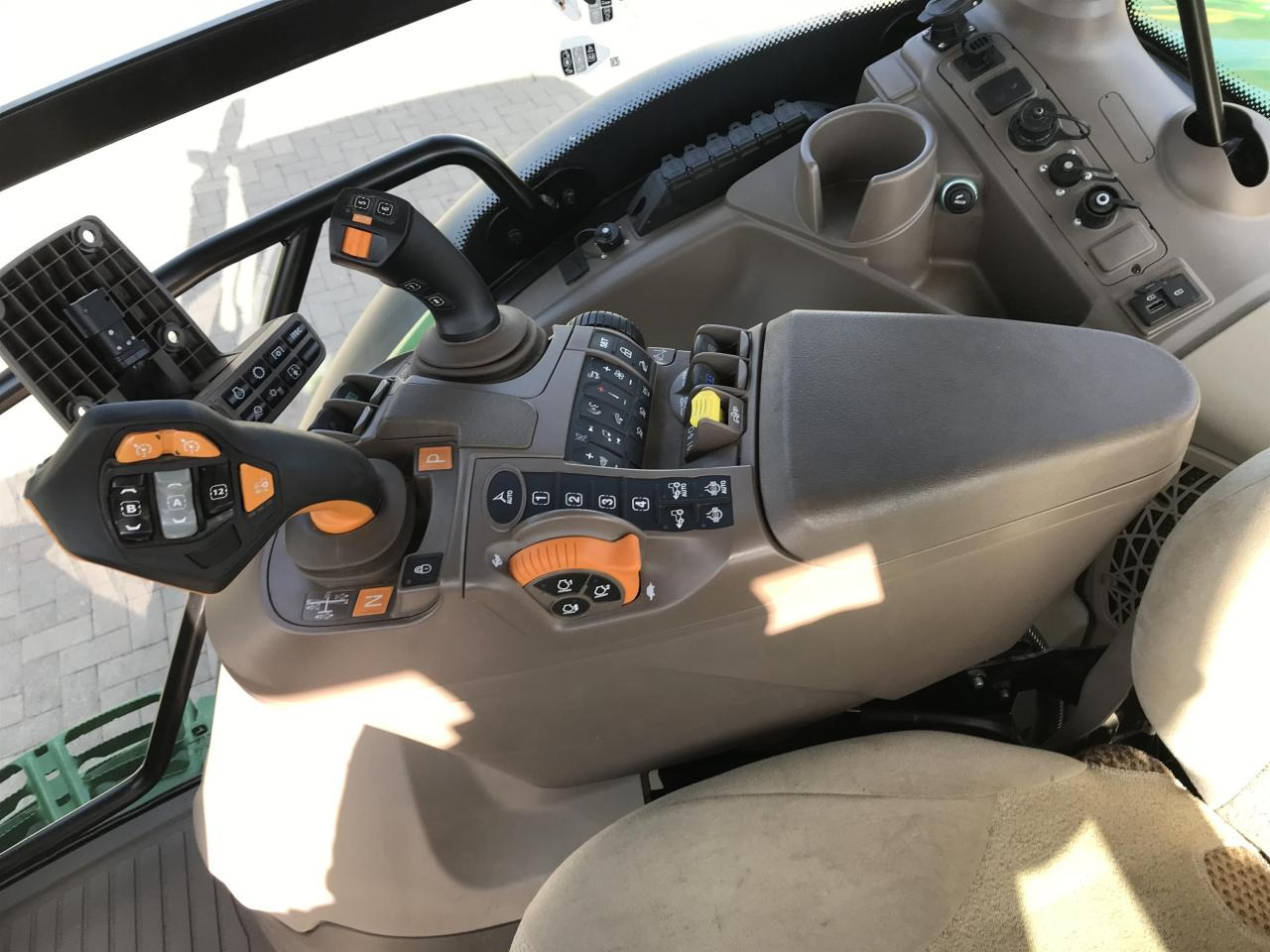 Traktor John Deere 6R 140: obrázok 8