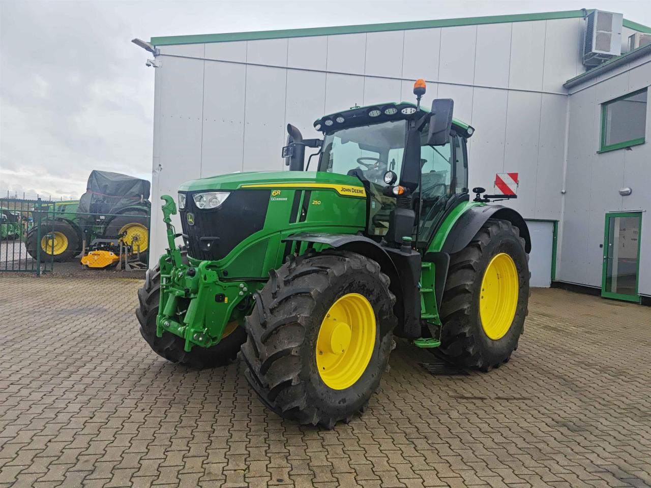 John Deere 6R 250 - Traktor: obrázok 1 John Deere 6R 250 - Traktor: obrázok 1