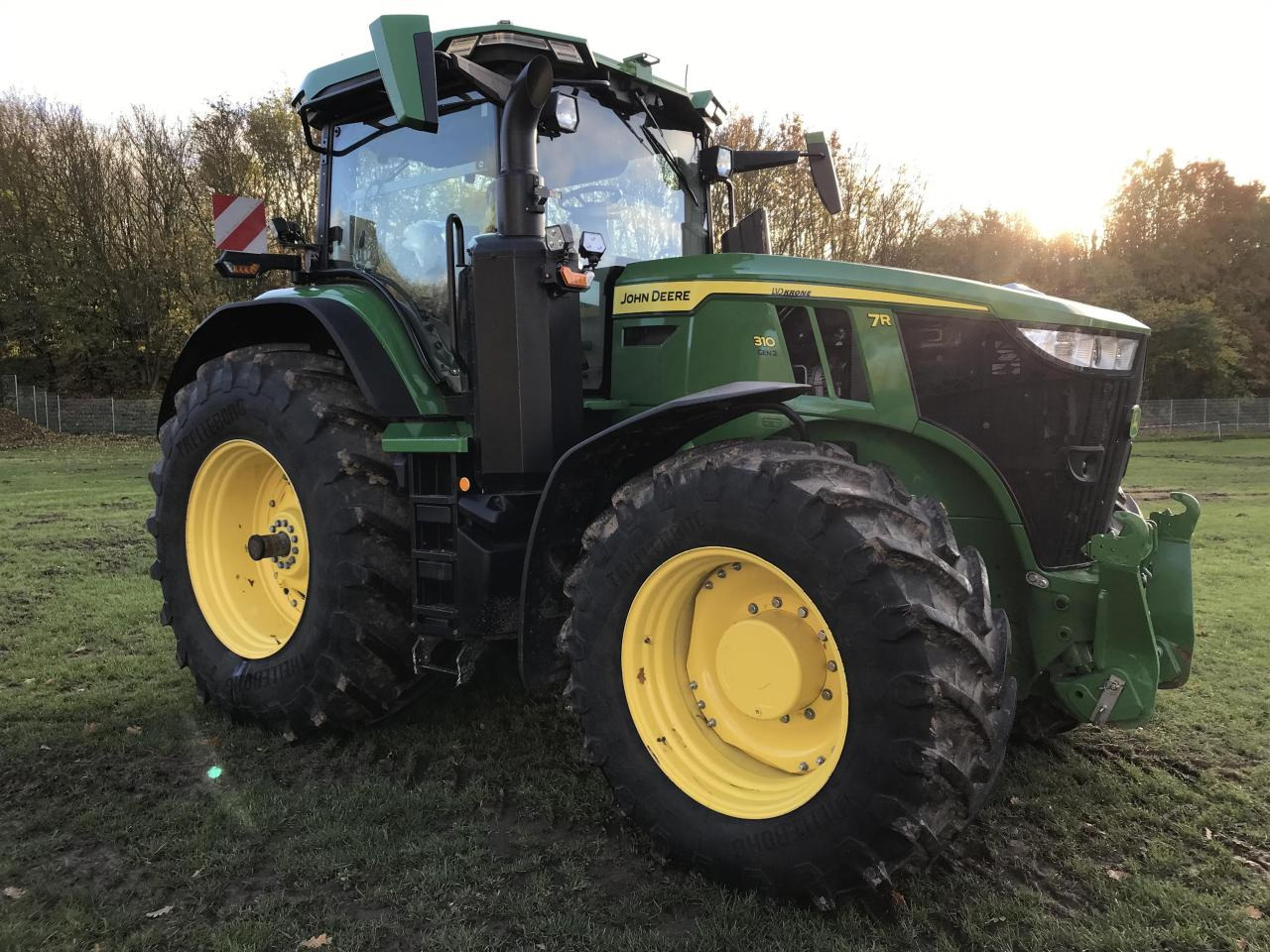 John Deere 7R 310 - Traktor: obrázok 2 John Deere 7R 310 - Traktor: obrázok 2