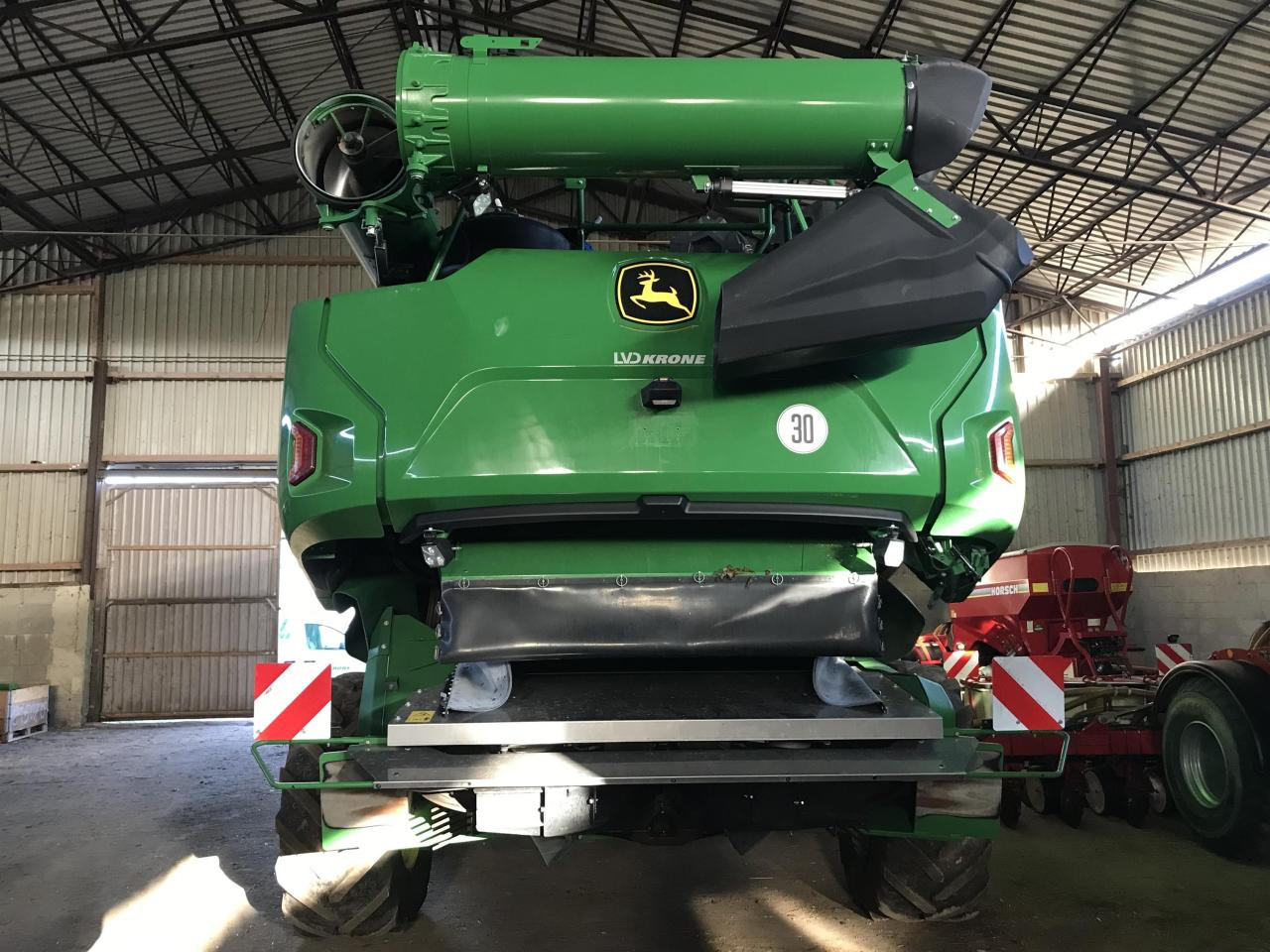John Deere X9 1100 - Obilný kombajn: obrázok 3 John Deere X9 1100 - Obilný kombajn: obrázok 3