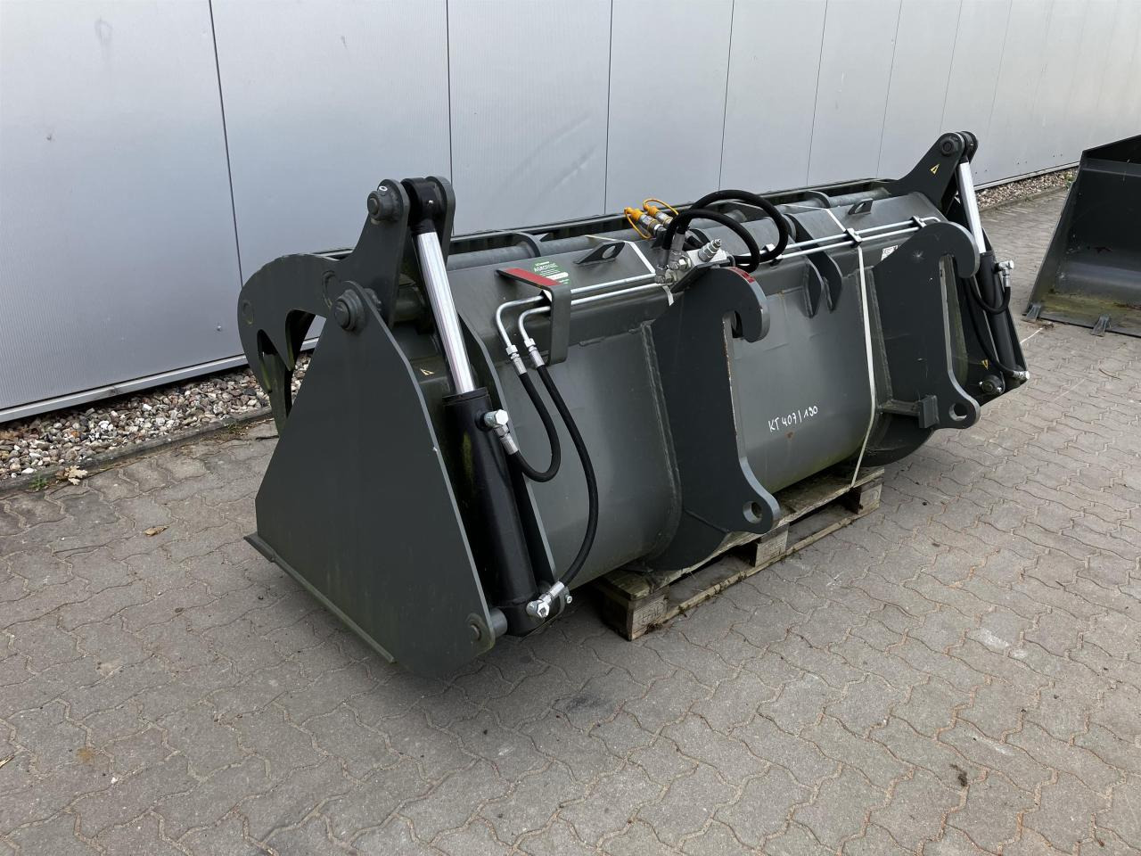 Kramer 2400 mm - Lyžica: obrázok 5 Kramer 2400 mm - Lyžica: obrázok 5