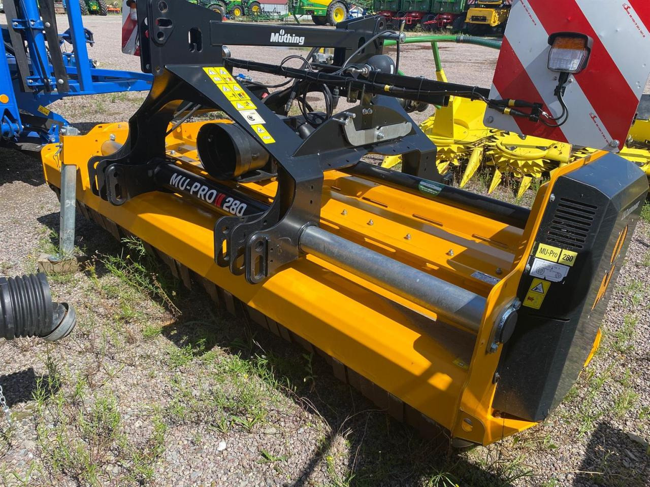 Müthing MU-PRO/F 860 Vario - Kladivkový mulčovač: obrázok 3 Müthing MU-PRO/F 860 Vario - Kladivkový mulčovač: obrázok 3