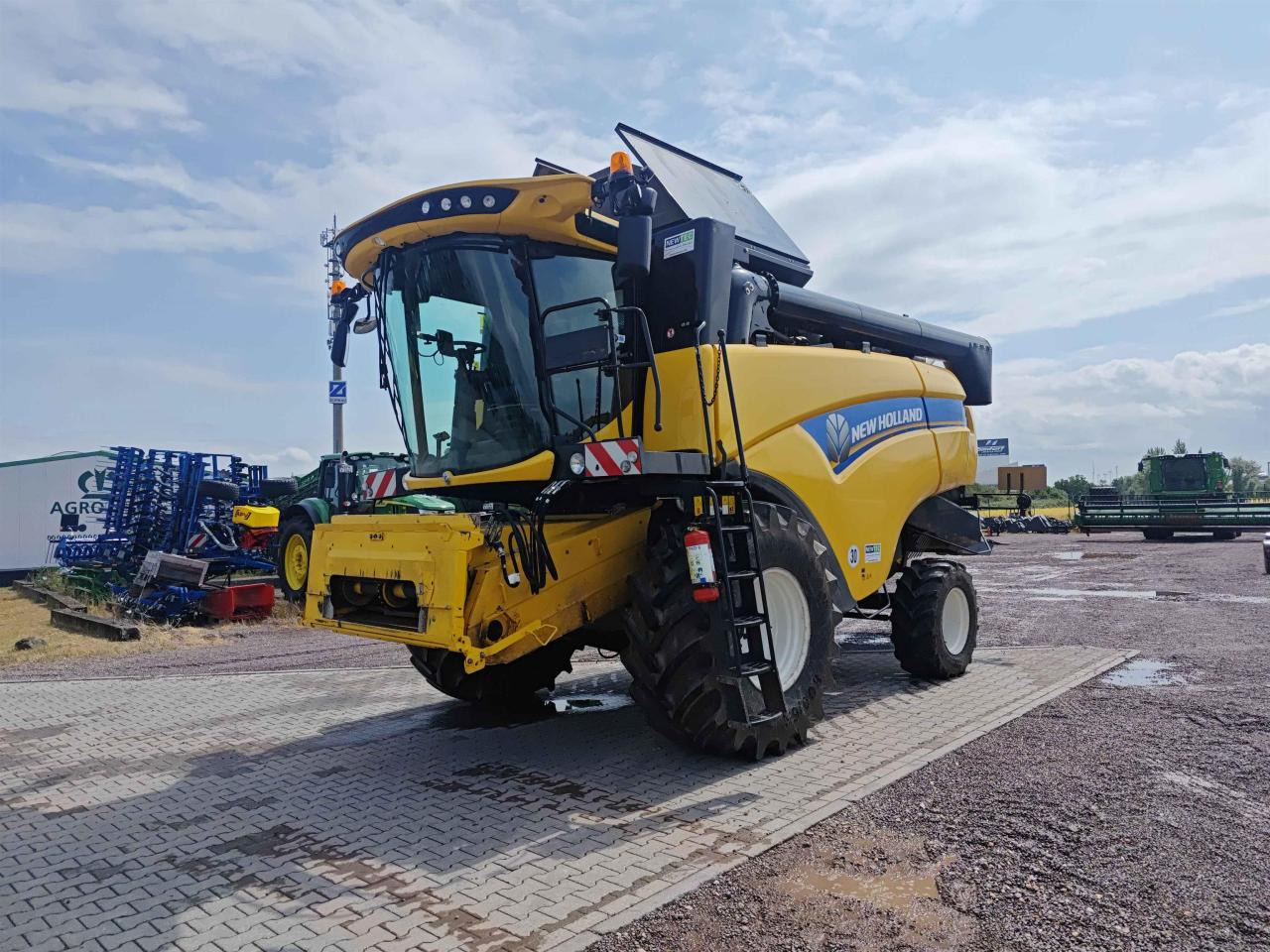 New Holland CX 5.80 - Obilný kombajn: obrázok 1 New Holland CX 5.80 - Obilný kombajn: obrázok 1