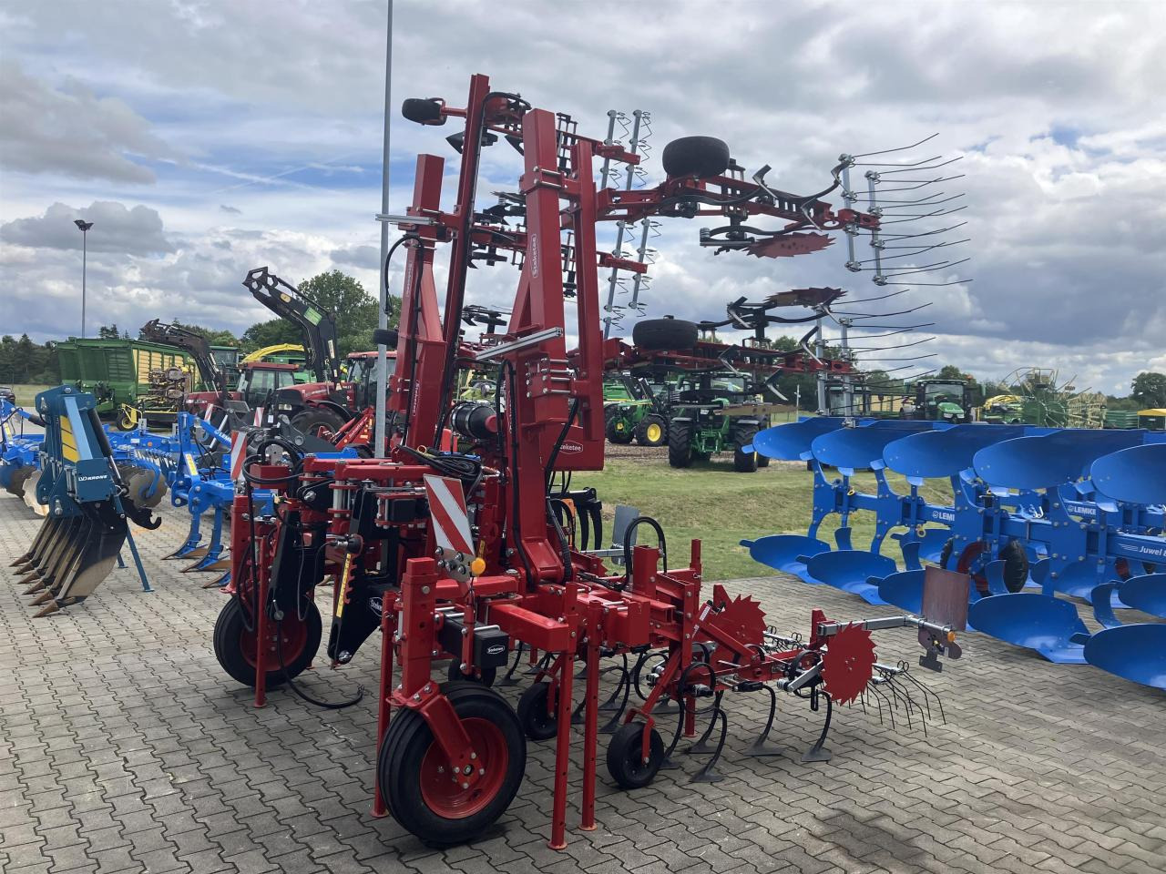 Steketee EC-Weeder 80:8 & EC-Steer 70:7 - Prstová brána: obrázok 1 Steketee EC-Weeder 80:8 & EC-Steer 70:7 - Prstová brána: obrázok 1