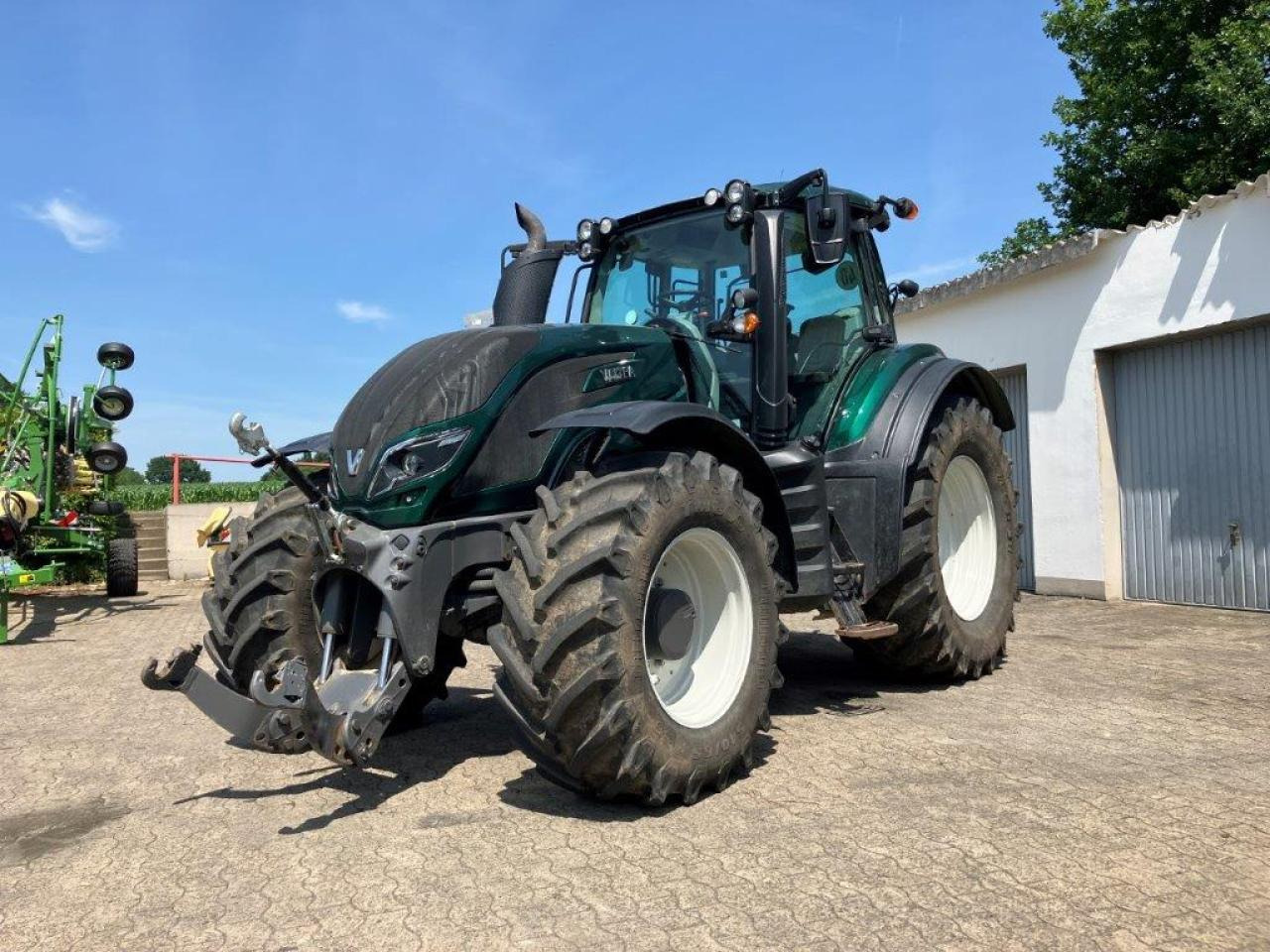 Valtra T154 Active - Traktor: obrázok 1 Valtra T154 Active - Traktor: obrázok 1