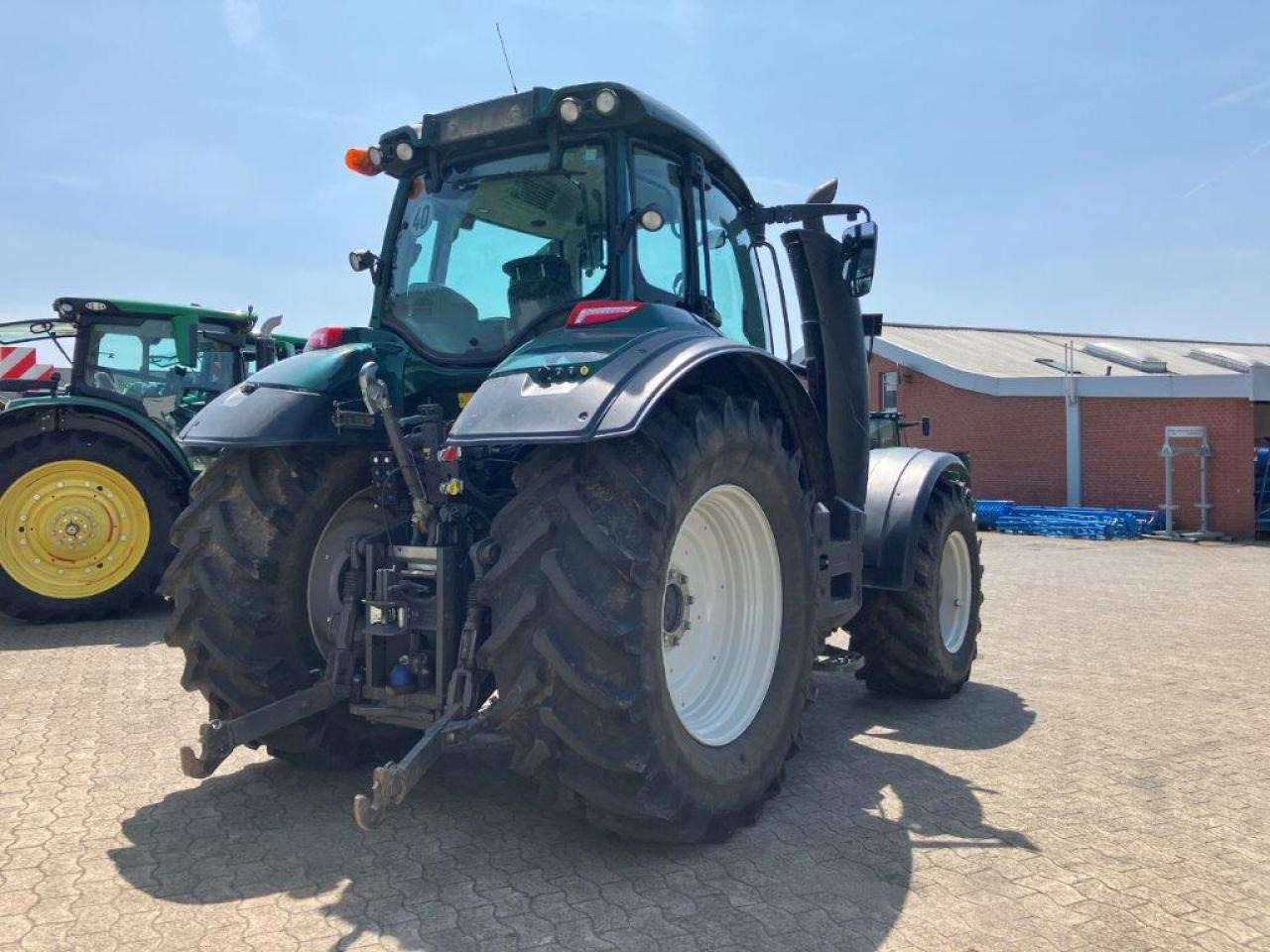 Valtra T154 Active - Traktor: obrázok 4 Valtra T154 Active - Traktor: obrázok 4