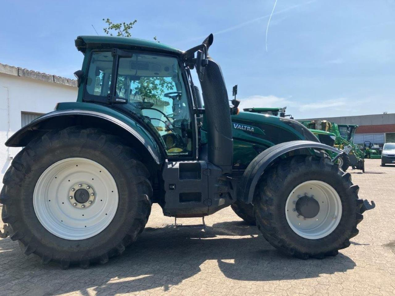 Valtra T154 Active - Traktor: obrázok 3 Valtra T154 Active - Traktor: obrázok 3
