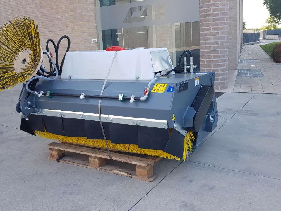 CM Crusher CBS 175 HD Sweeping Bucket - Zametač pre Šmykom riadený nakladač: obrázok 1 CM Crusher CBS 175 HD Sweeping Bucket - Zametač pre Šmykom riadený nakladač: obrázok 1