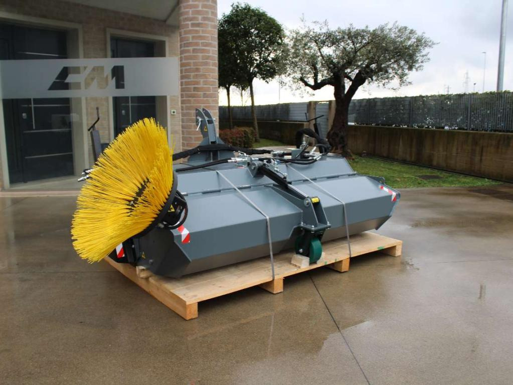 CM Crusher CSI 200 Sweeping Bucket - Zametač pre Traktor: obrázok 1 CM Crusher CSI 200 Sweeping Bucket - Zametač pre Traktor: obrázok 1