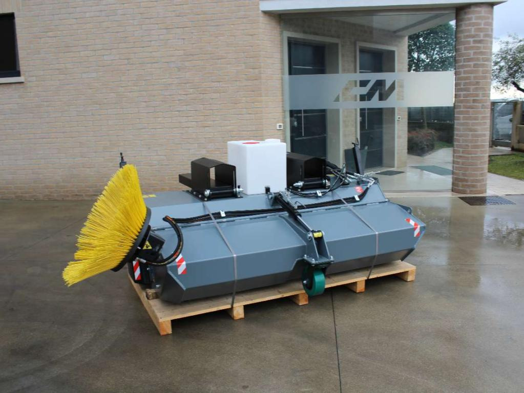 CM Crusher CSI 200 Sweeping Bucket - Zametač pre Šmykom riadený nakladač: obrázok 2 CM Crusher CSI 200 Sweeping Bucket - Zametač pre Šmykom riadený nakladač: obrázok 2