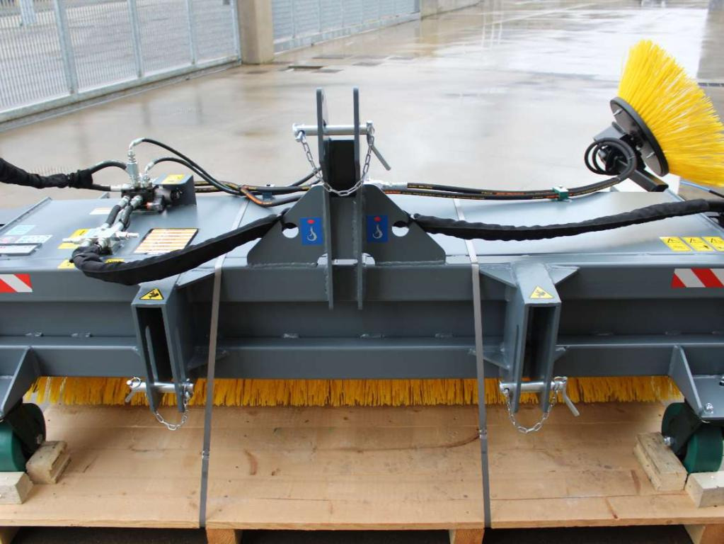 CM Crusher CSI 200 Sweeping Bucket - Zametač pre Traktor: obrázok 2 CM Crusher CSI 200 Sweeping Bucket - Zametač pre Traktor: obrázok 2