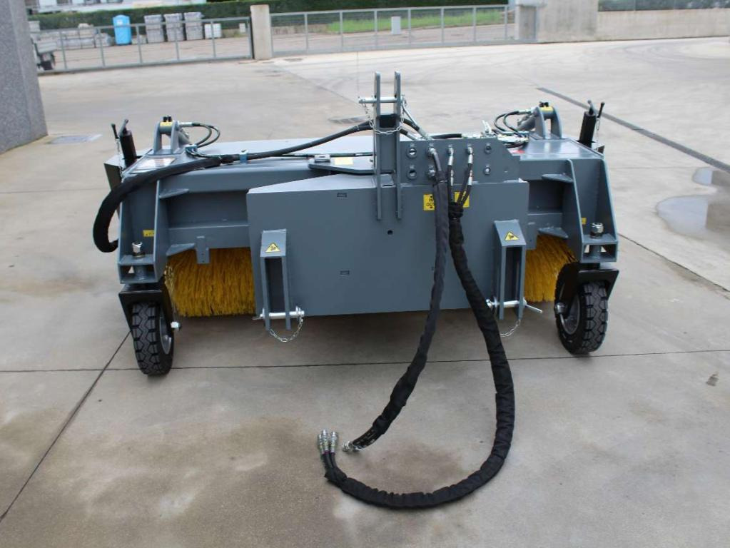 CM Crusher CSK 200 Sweeping Bucket - Zametač pre Šmykom riadený nakladač: obrázok 3 CM Crusher CSK 200 Sweeping Bucket - Zametač pre Šmykom riadený nakladač: obrázok 3