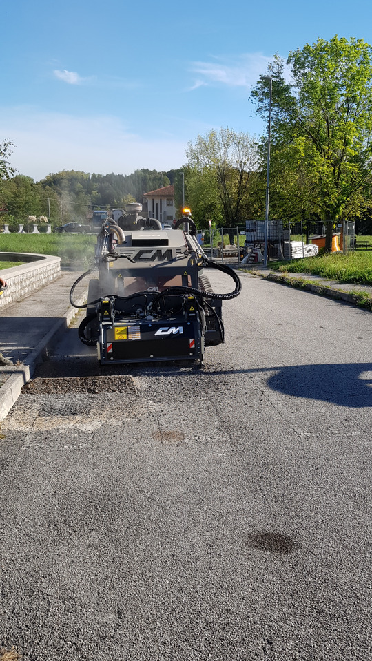 CM Crusher Multisikid RC - Šmykom riadený nakladač: obrázok 4 CM Crusher Multisikid RC - Šmykom riadený nakladač: obrázok 4