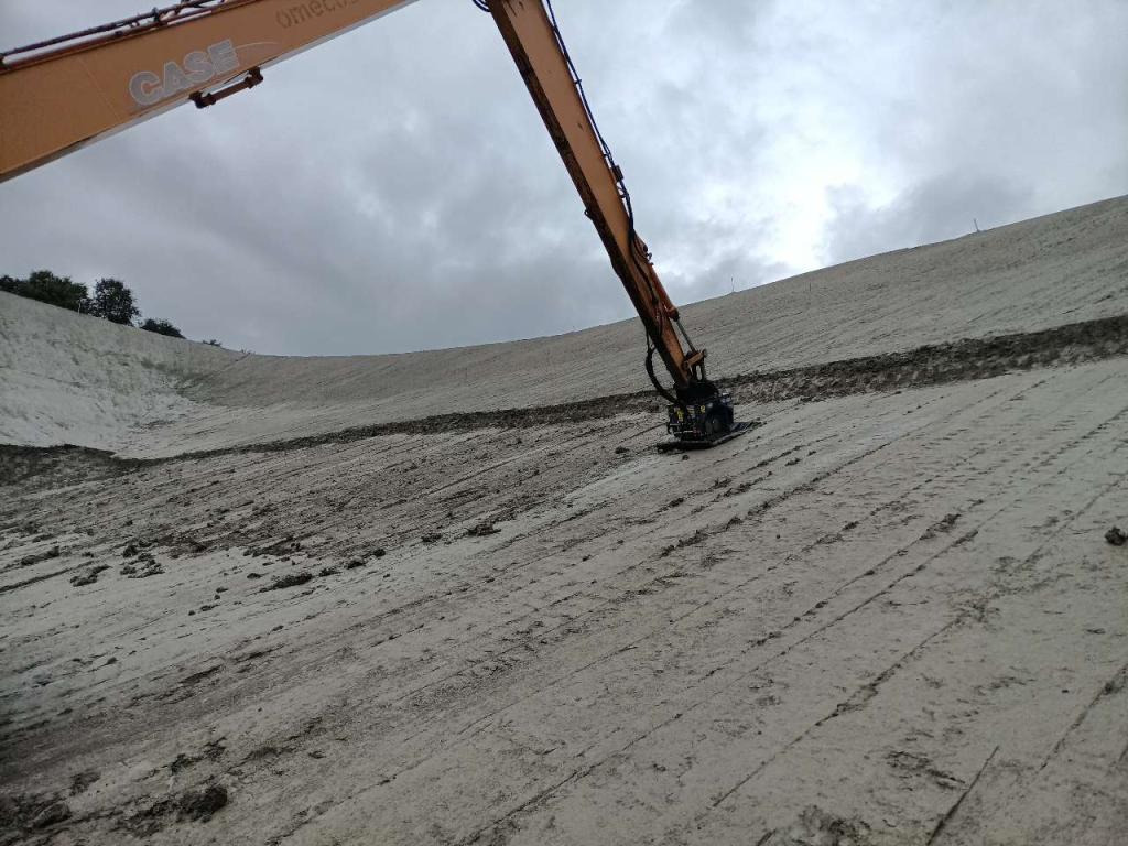 CM Crusher PV 60.100 Vibrating Plate - Vibračná doska: obrázok 2 CM Crusher PV 60.100 Vibrating Plate - Vibračná doska: obrázok 2