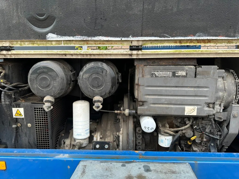 Compair H2180 Deutz 2.1 m3 / min 28 kW 7 Bar Mobiele Diesel Compressor met kenteken - Vzduchový kompresor: obrázok 4 Compair H2180 Deutz 2.1 m3 / min 28 kW 7 Bar Mobiele Diesel Compressor met kenteken - Vzduchový kompresor: obrázok 4