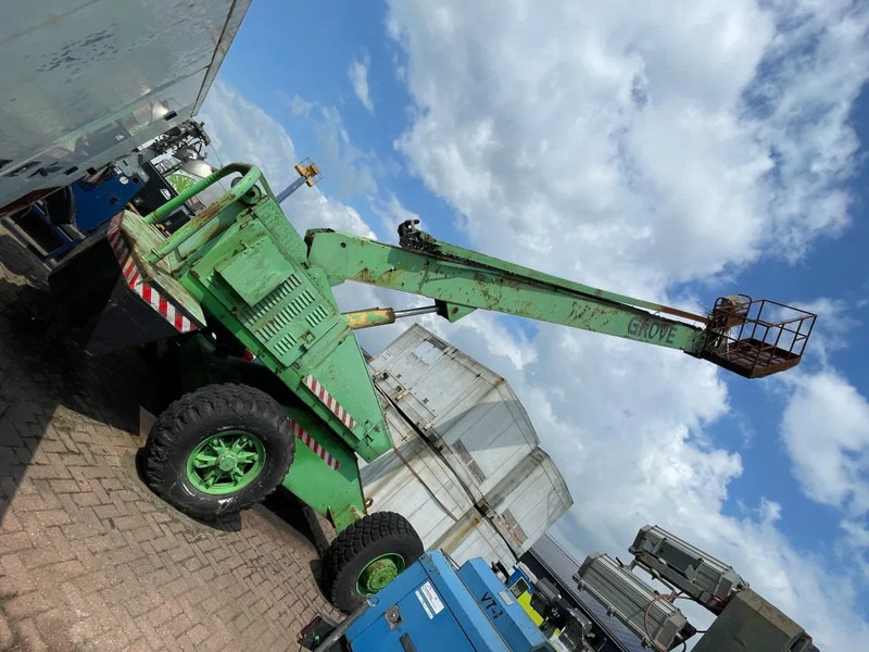 Grove MZ90 Deutz F3L912 Diesel 4 x 4 Telescoophoogwerker 27.6 meter werkhoogte - Teleskopická plošina: obrázok 3 Grove MZ90 Deutz F3L912 Diesel 4 x 4 Telescoophoogwerker 27.6 meter werkhoogte - Teleskopická plošina: obrázok 3