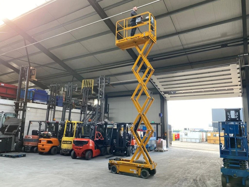 Haulotte Optimum 8 Elektrische Schaarhoogwerker 7.8 meter werkhoogte als nieuw ! 28 uur ! - Samohybná plošiny: obrázok 2 Haulotte Optimum 8 Elektrische Schaarhoogwerker 7.8 meter werkhoogte als nieuw ! 28 uur ! - Samohybná plošiny: obrázok 2
