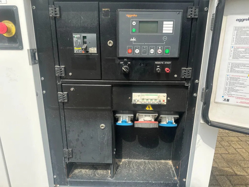 Iveco FPT F32 AM1A Leroy Somer 32 kVA Silent generatorset 297 hours ! - Elektrický generátor: obrázok 3 Iveco FPT F32 AM1A Leroy Somer 32 kVA Silent generatorset 297 hours ! - Elektrický generátor: obrázok 3