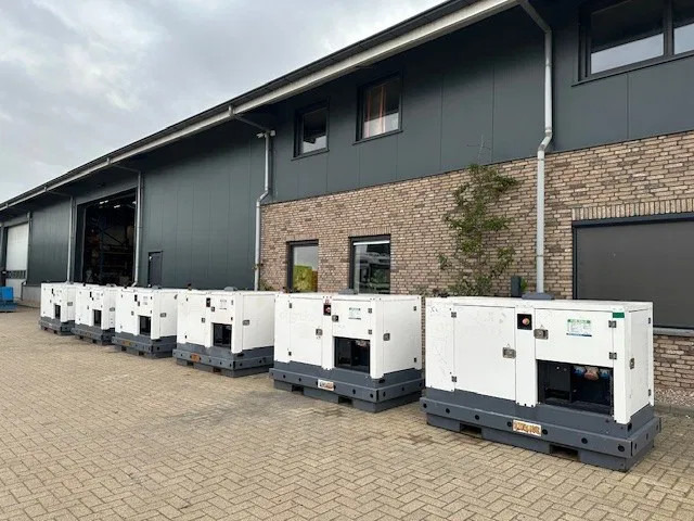 Iveco FPT F32 AM1A Leroy Somer 32 kVA Silent generatorset 368 hours ! - Elektrický generátor: obrázok 4 Iveco FPT F32 AM1A Leroy Somer 32 kVA Silent generatorset 368 hours ! - Elektrický generátor: obrázok 4