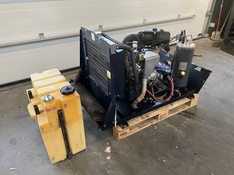 Kubota D1105 Sullair 15.5 kW 7 bar diesel schroefcompressor - Vzduchový kompresor: obrázok 2 Kubota D1105 Sullair 15.5 kW 7 bar diesel schroefcompressor - Vzduchový kompresor: obrázok 2