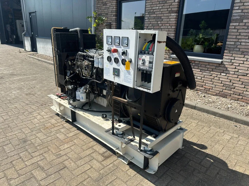 Perkins Stamford 100 kVA noodstroom generatorset - Elektrický generátor: obrázok 2 Perkins Stamford 100 kVA noodstroom generatorset - Elektrický generátor: obrázok 2