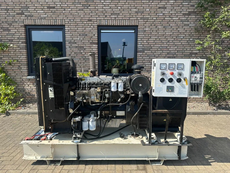 Perkins Stamford 100 kVA noodstroom generatorset - Elektrický generátor: obrázok 1 Perkins Stamford 100 kVA noodstroom generatorset - Elektrický generátor: obrázok 1
