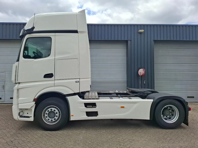 Mercedes-Benz Actros 1845 GIGASPACE more pcs in stock - Ťahač: obrázok 4 Mercedes-Benz Actros 1845 GIGASPACE more pcs in stock - Ťahač: obrázok 4